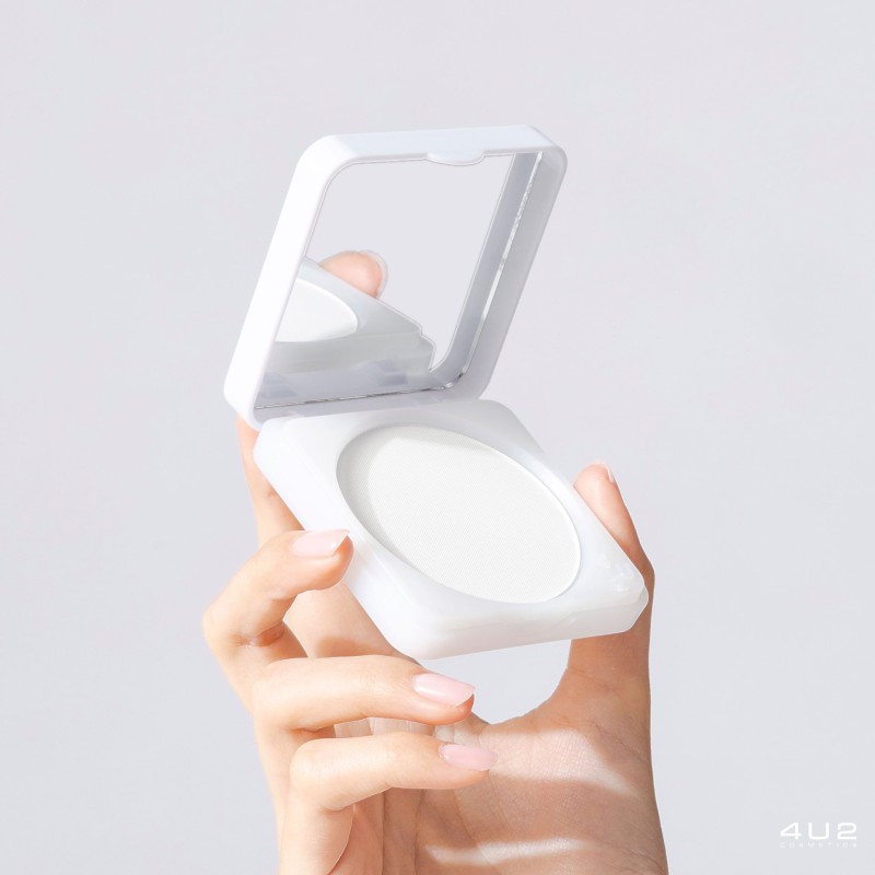 ‏4U2 Skin Invisible Loose Setting Powder ‏4U2 بودرة وجه مضغوطة شفافة