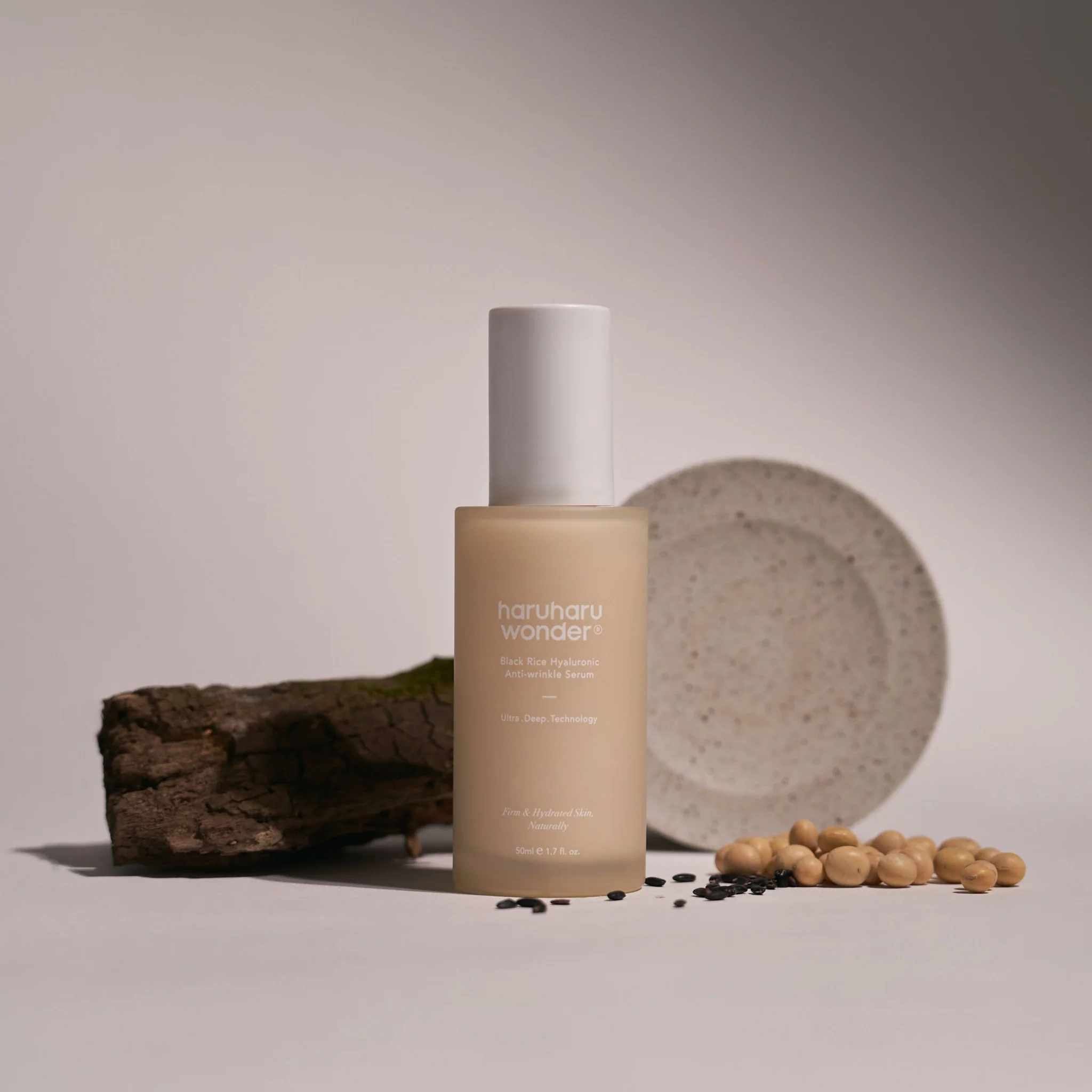 سيروم مكافحة التجاعيد بحمض الهيالورونيك وتقنية الالتماس العميق بالأرز الأسود من هارهارو وندر